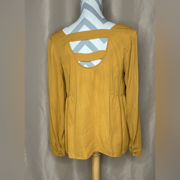 Olive + Oak Medium Blouse - Picture 3 of 8